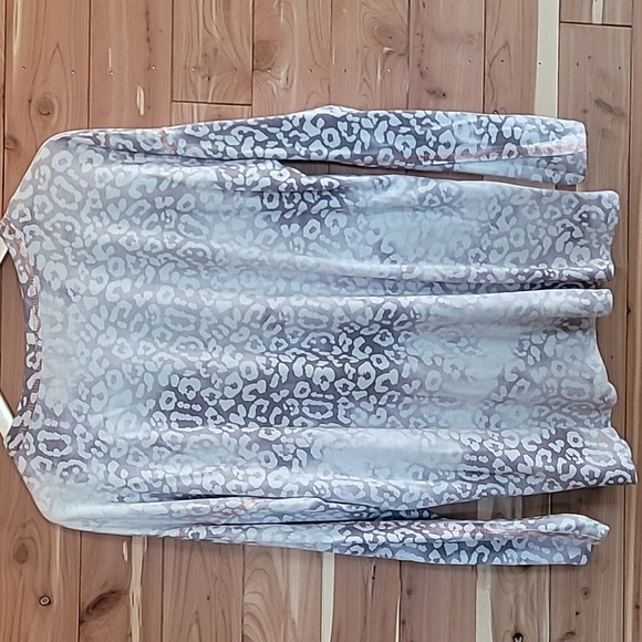 Lily Pad Leopard Long-Sleeve Top, Size XL, Grey, Pink, White, Soft, Stretchy - Picture 4 of 4
